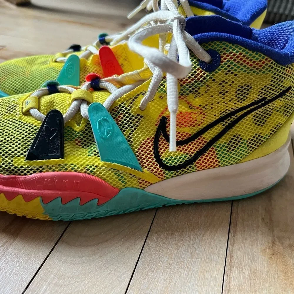 Nike Kyrie SpongeBob Athletic Shoes size 5.5 - Picture 3 of 9